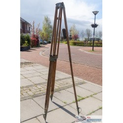 Wild Heerbrugg 16b tripod