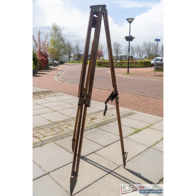 Wild Heerbrugg XIIb tripod